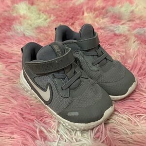 Nike Gray Infant Sneakers with White Sole